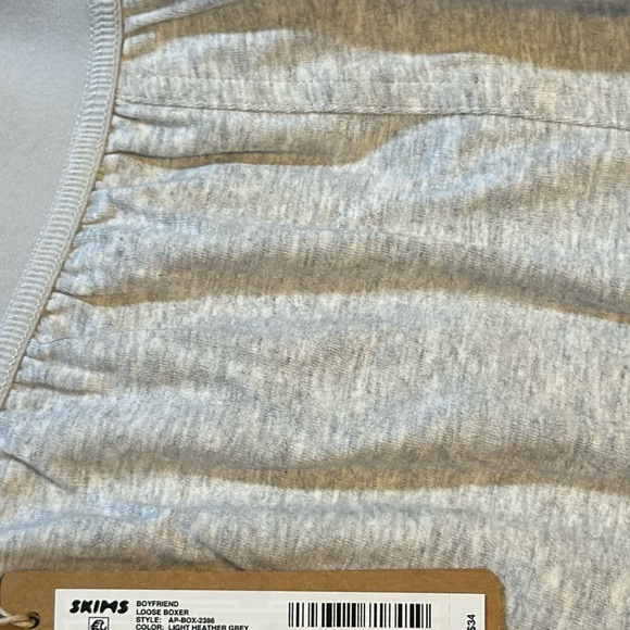 SKIMS BOYFRIEND LOOSE BOXERS LIGHT HEATHER GREY - Picture 4 of 9